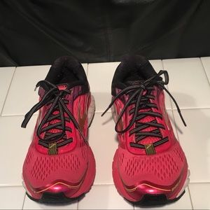 Brooks Ghost 9.  Women’s size 7